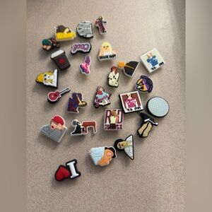 25 Taylor swift crock charms